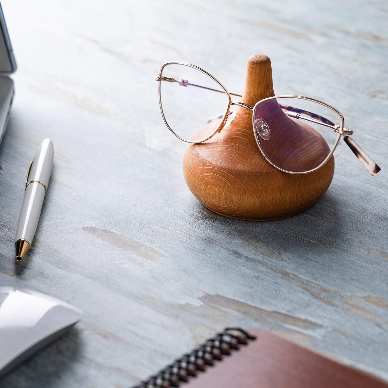 Knob Glasses Stand